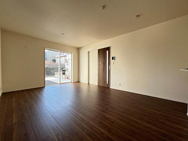 リビングダイニングになります。ご家族そろっての素敵な空間になりそうですね。