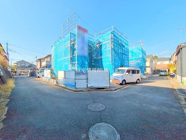 前面道路を含めた現地写真です。