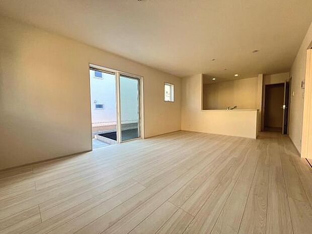 家族団らんの場所としてゆったりと居心地の良いリビングです。