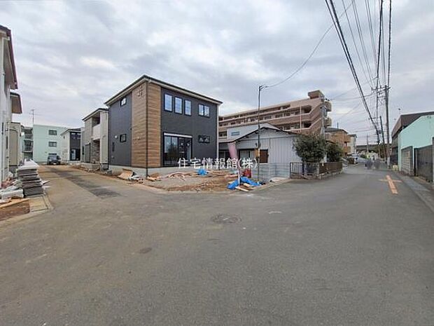 前面道路を含めた現地写真です。