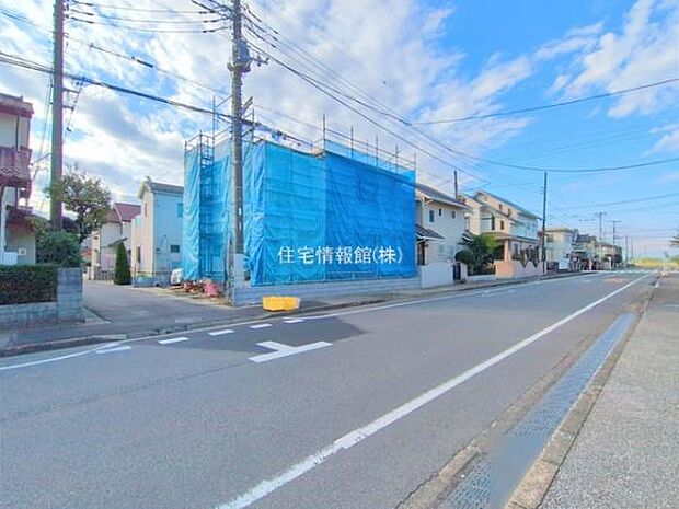 前面道路を含めた現地写真です。