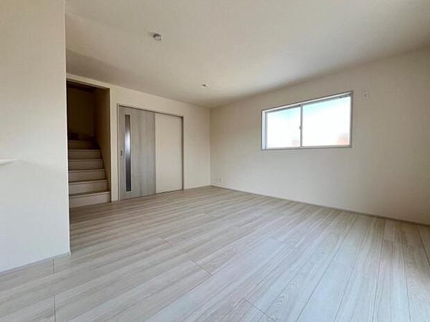 家族団らんの場所としてゆったりと居心地の良いリビングです。