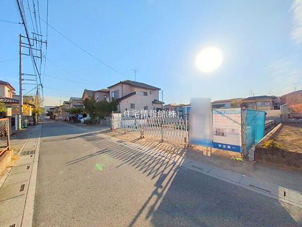 前面道路を含めた現地写真です。