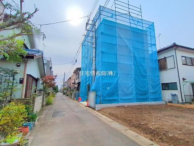 前面道路を含めた現地写真です。