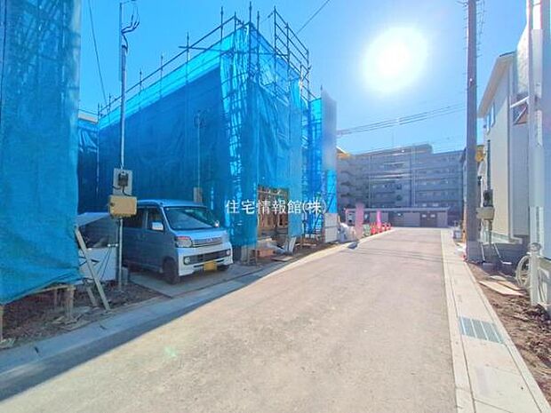 前面道路を含めた現地写真です。