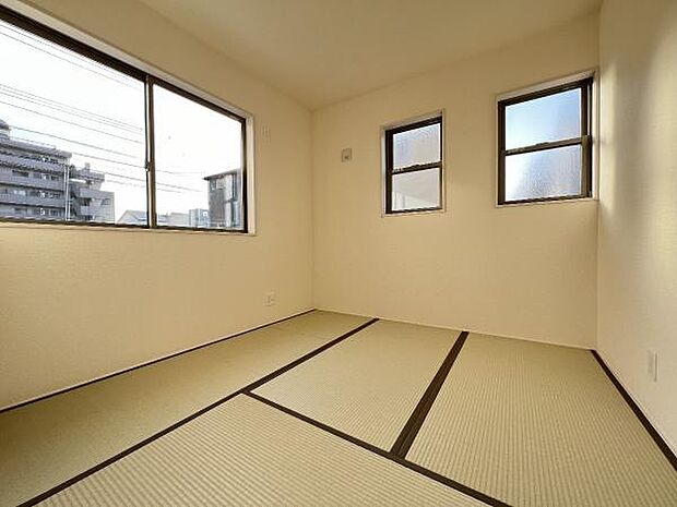 和室スペースです。畳のお部屋は寛げる空間ですね。