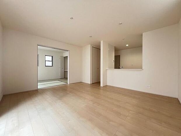 リビングダイニングになります。ご家族そろっての素敵な空間になりそうですね。