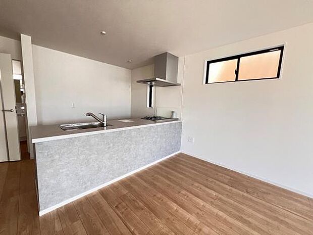 ご家族の温かい時間を演出するダイニングスペースです。