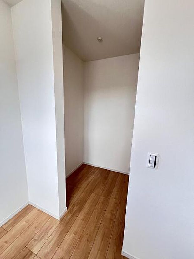 ウォークインクローゼット付きで収納も豊富。お部屋のスペースを有効的に使えそうですね。