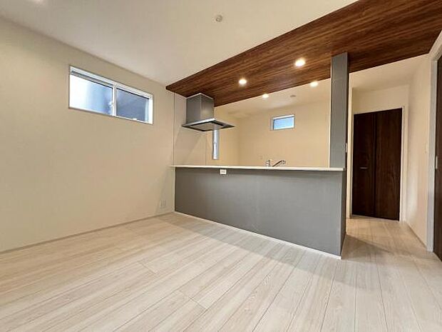 ご家族の温かい時間を演出するダイニングスペースです。