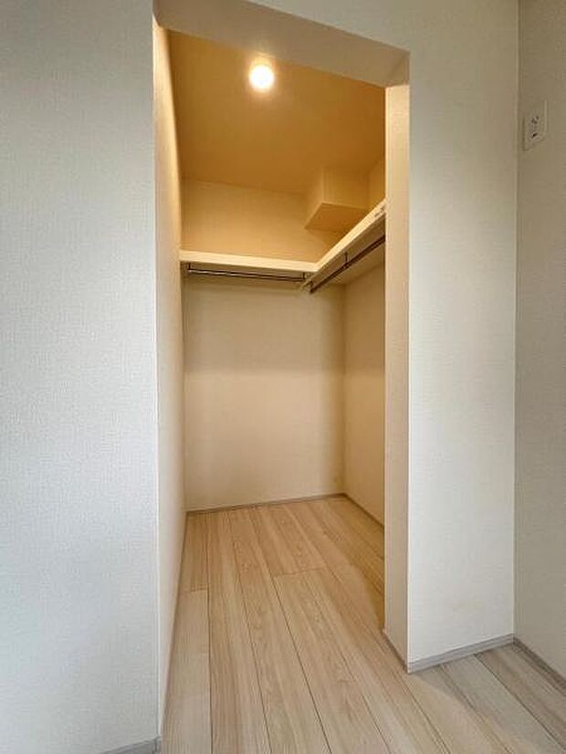 ウォークインクローゼット付きで収納も豊富。お部屋のスペースを有効的に使えそうですね。