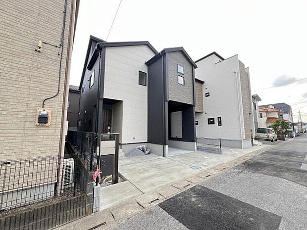 前面道路を含めた現地写真です。ぜひ周辺環境も併せてご覧ください。