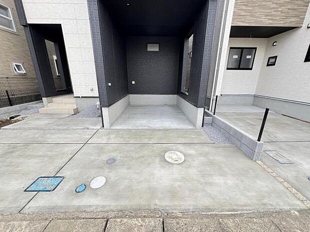 駐車場ももちろん完備しておりますのでお車所有の方にも心強いです。