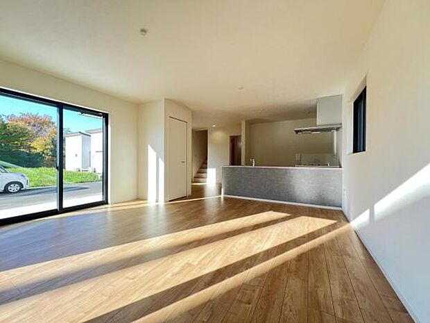 リビングダイニングになります。ご家族そろっての素敵な空間になりそうですね。