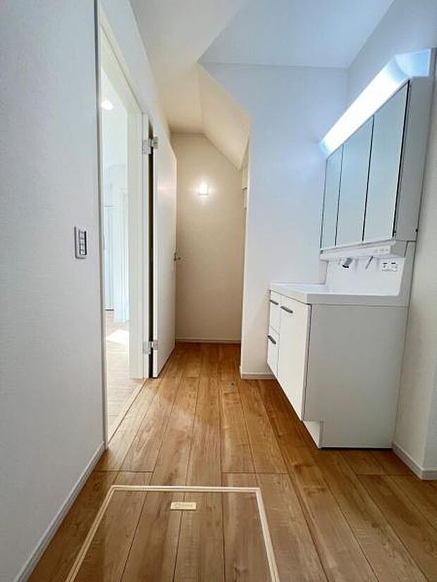 脱衣所は小さなお子様がいるご家庭にも重宝されます。