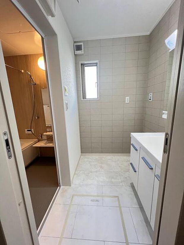 脱衣所は小さなお子様がいるご家庭にも重宝されます。