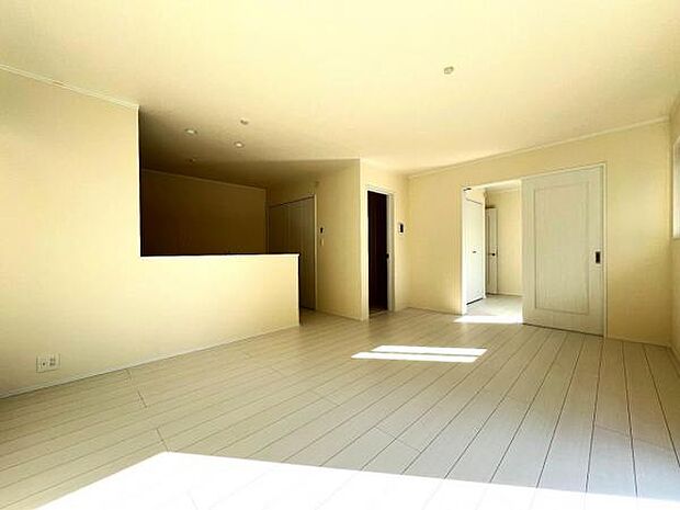 リビングダイニングになります。ご家族そろっての素敵な空間になりそうですね。