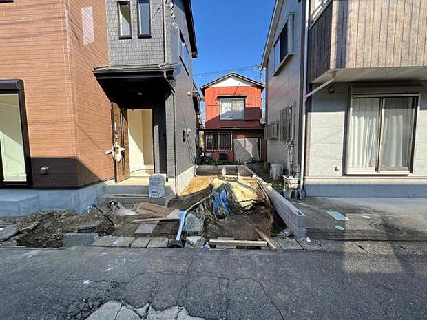 駐車場ももちろん完備しておりますのでお車所有の方にも心強いです。