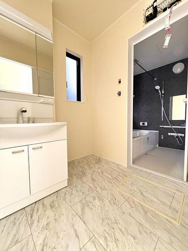 お天気を気にせずお洗濯ができ、室内干し可能です。