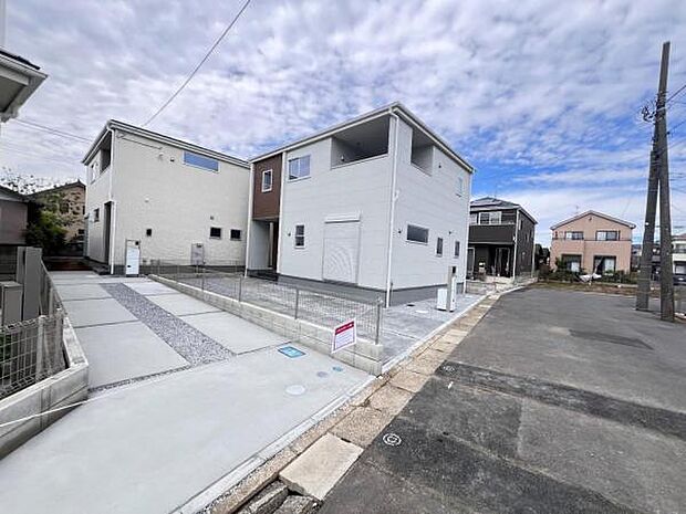 前面道路を含めた現地写真です。ぜひ周辺環境も併せてご覧ください。