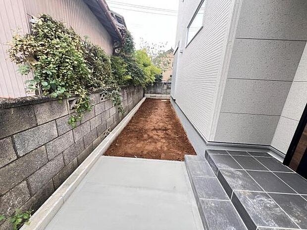 お庭スペースです。趣味やご家族団らんを楽しめそうですね。