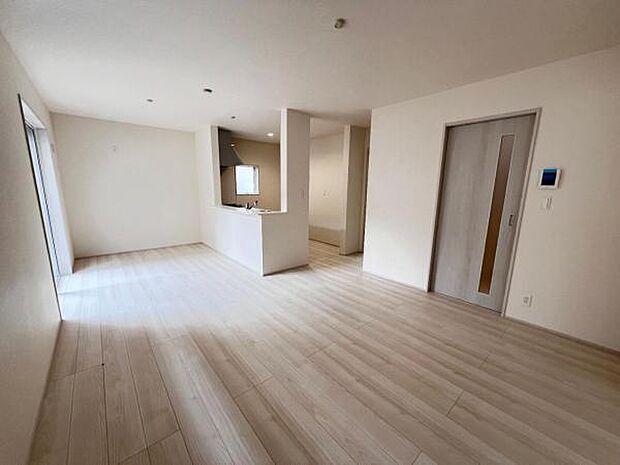 リビングダイニングになります。ご家族そろっての素敵な空間になりそうですね。