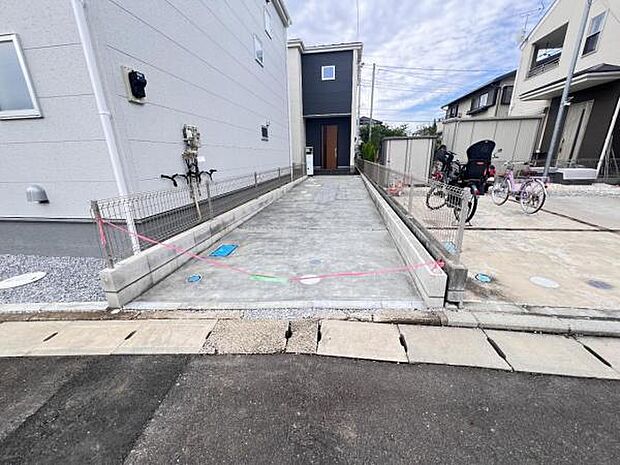 駐車場ももちろん完備しておりますのでお車所有の方にも心強いです。