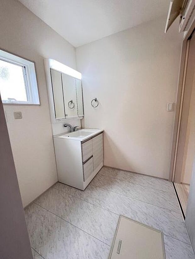 快適で清潔感がある脱衣スペースです。