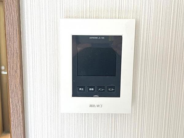 訪問者を確認できるTVモニター付きインターフォンです。