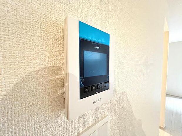 訪問者を確認できるTVモニター付きインターフォンです。