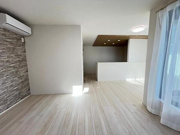 リビングダイニングになります。ご家族そろっての素敵な空間になりそうですね。