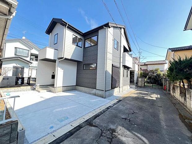 前面道路を含めた現地写真です。