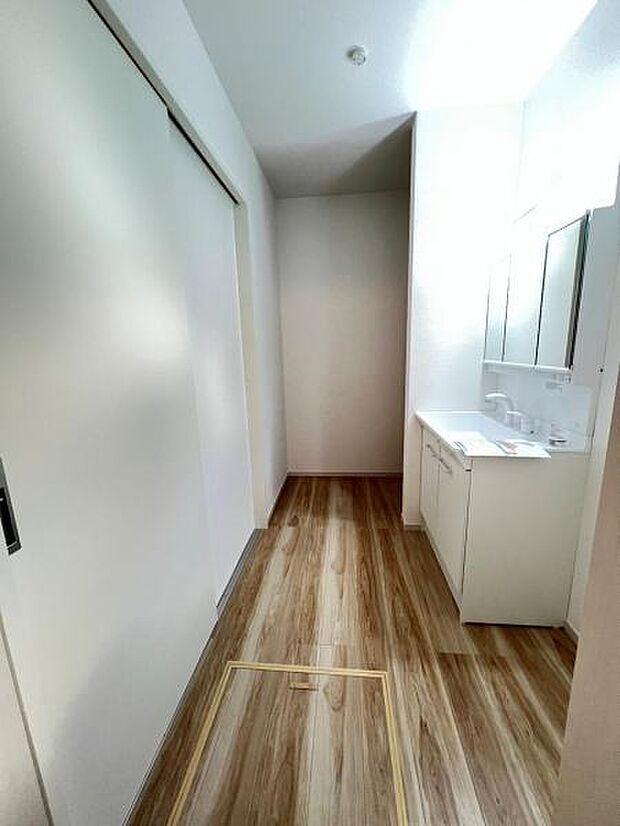 脱衣所は小さなお子様がいるご家庭にも重宝されます。