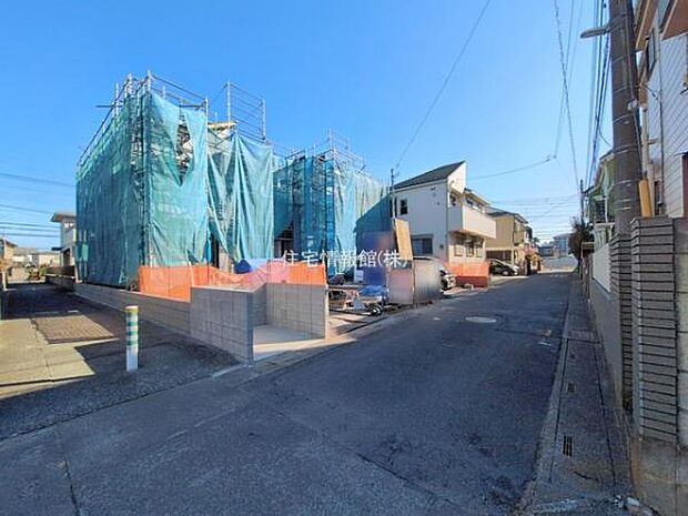 前面道路を含めた現地写真です。