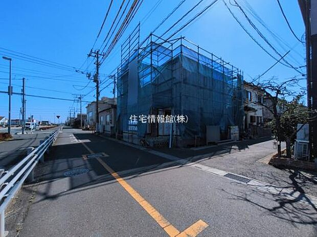 前面道路を含めた現地写真です。