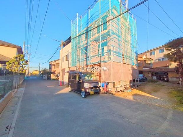 前面道路を含めた現地写真です。