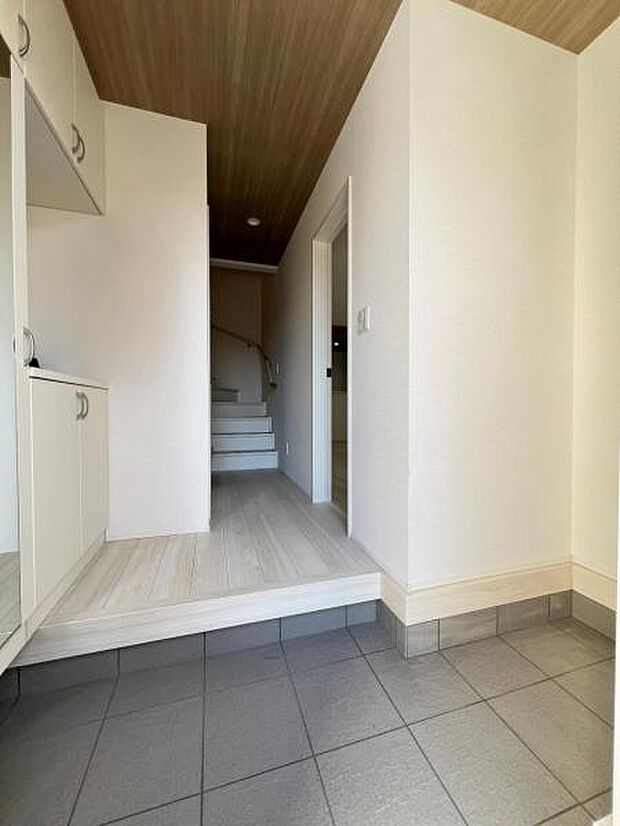 いつも気持ちよくご家族を迎えられる玄関です。