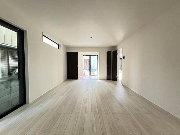 家族団らんの場所としてゆったりと居心地の良いリビングです。