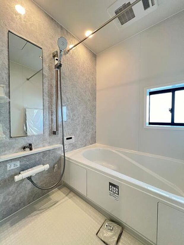 スタイリッシュな浴室で1日の疲れをゆったり癒されるのもいいですね。