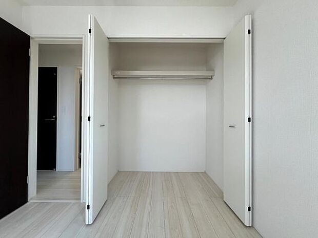 中の物を確認しやすく、取り出しやすい収納スペース。お部屋を広々とお使いいただけます。