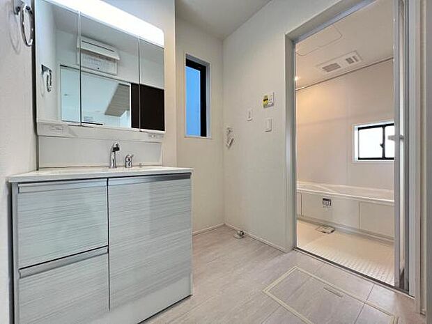 お天気を気にせずお洗濯ができ、室内干し可能です。