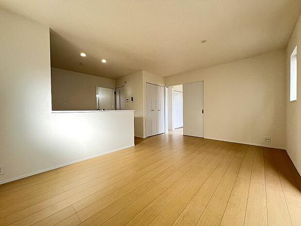 リビングダイニングになります。ご家族そろっての素敵な空間になりそうですね。