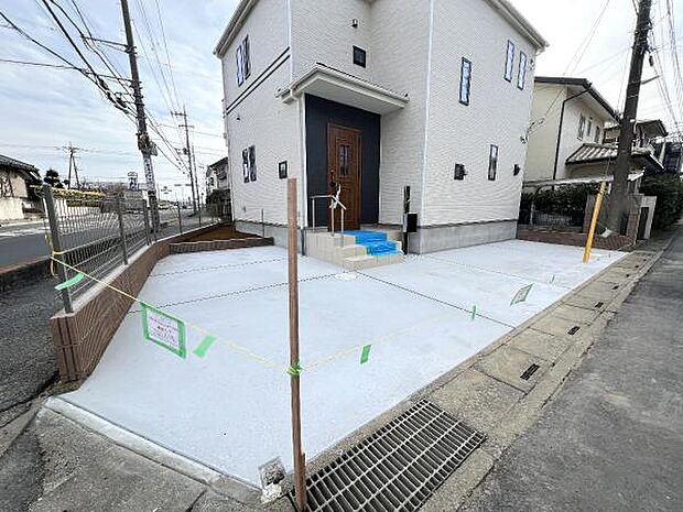 駐車場ももちろん完備しておりますのでお車所有の方にも心強いです。