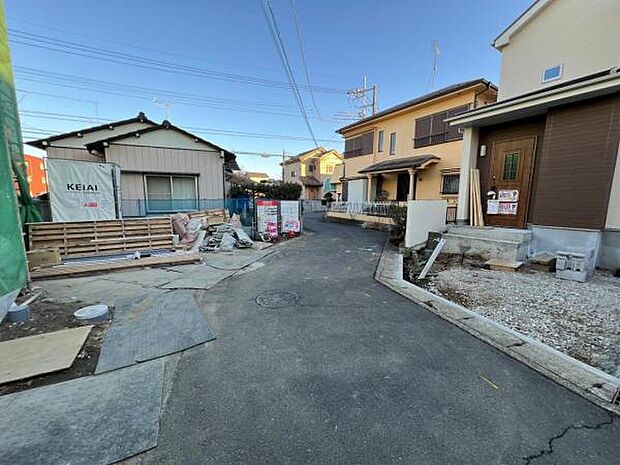 前面道路を含めた現地写真です。ぜひ周辺環境も併せてご覧ください。