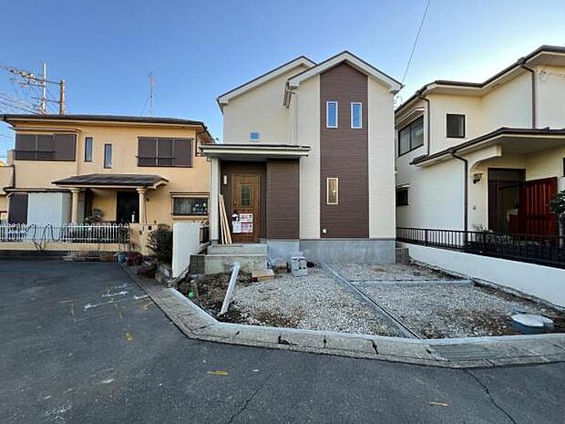 駐車場ももちろん完備しておりますのでお車所有の方にも心強いです。