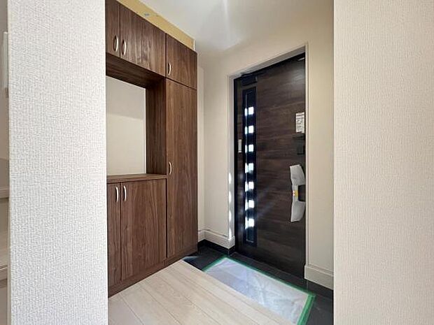 玄関がいつもかたずくシューズボックスです。