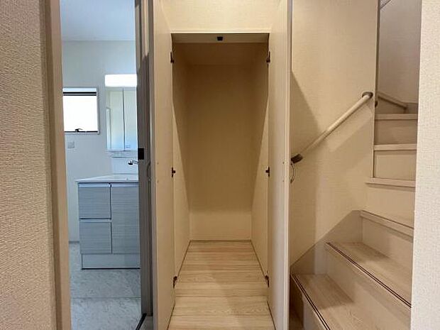 玄関ホール収納です。