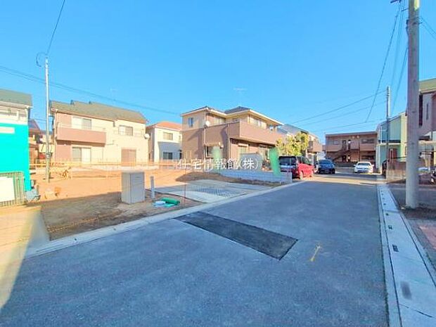 前面道路を含めた現地写真です。