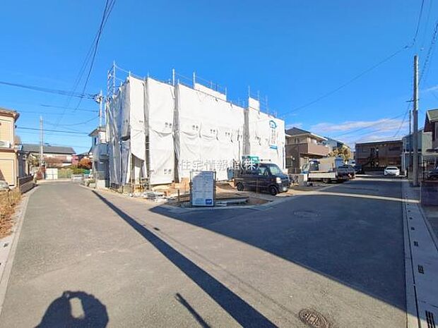 前面道路を含めた現地写真です。