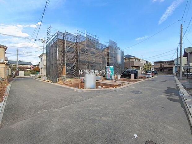 前面道路を含めた現地写真です。